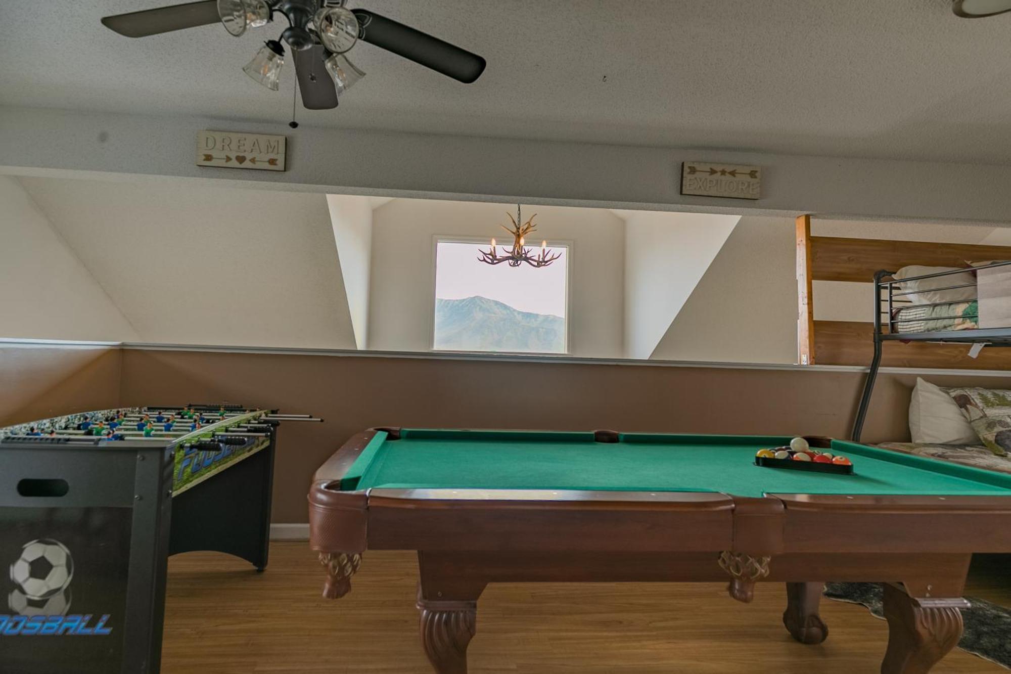 Heavenly View - Bear Themed Cabin, Hottub, Dog-Friendly, Near Gatlinburg Bagian luar foto