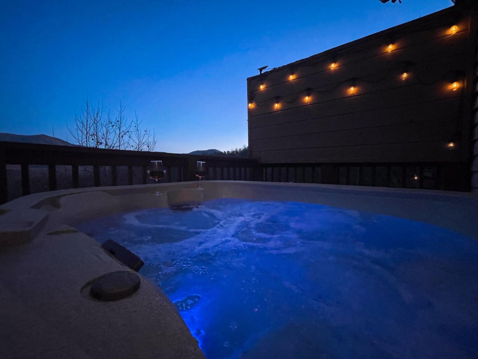 Heavenly View - Bear Themed Cabin, Hottub, Dog-Friendly, Near Gatlinburg Bagian luar foto