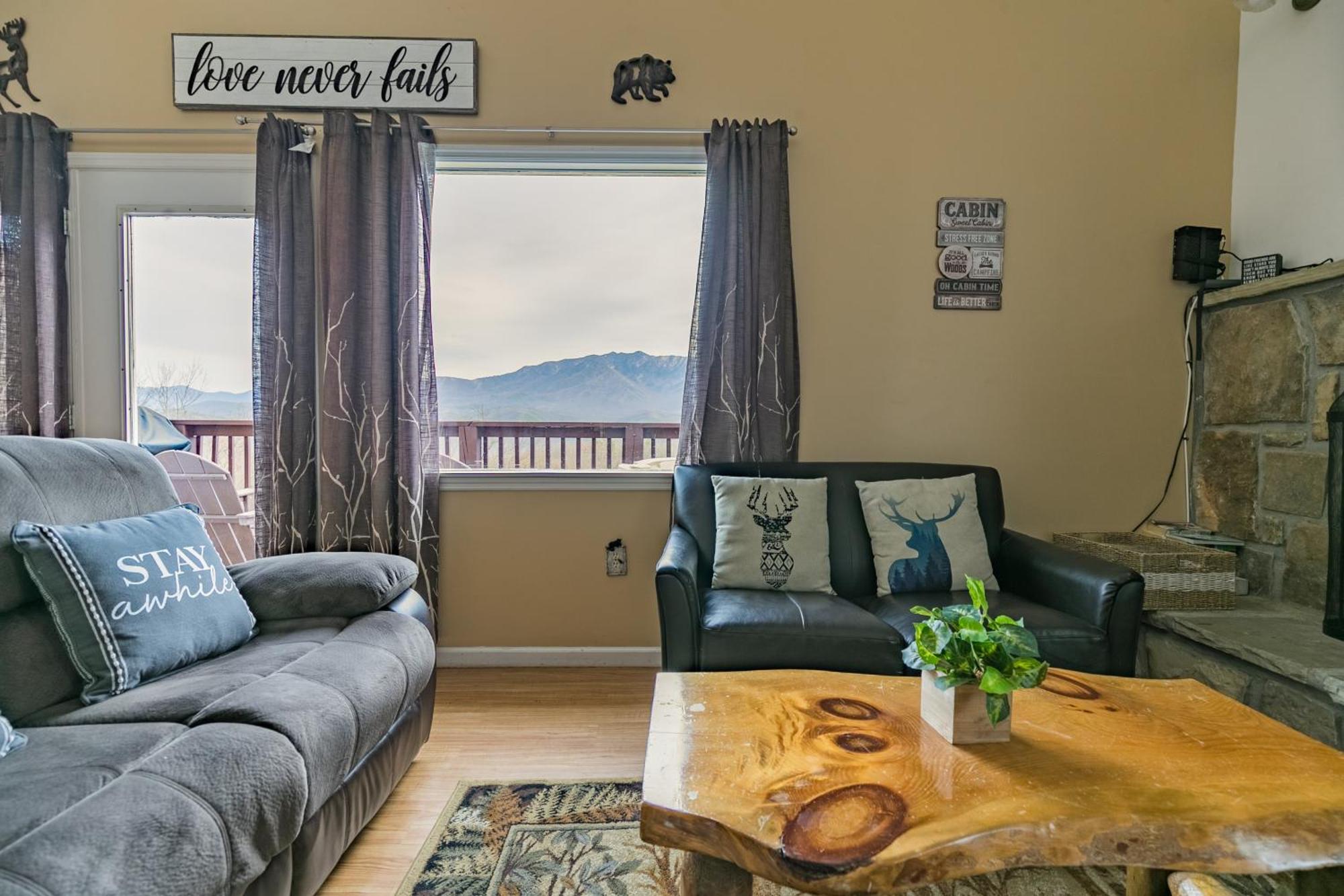 Heavenly View - Bear Themed Cabin, Hottub, Dog-Friendly, Near Gatlinburg Bagian luar foto